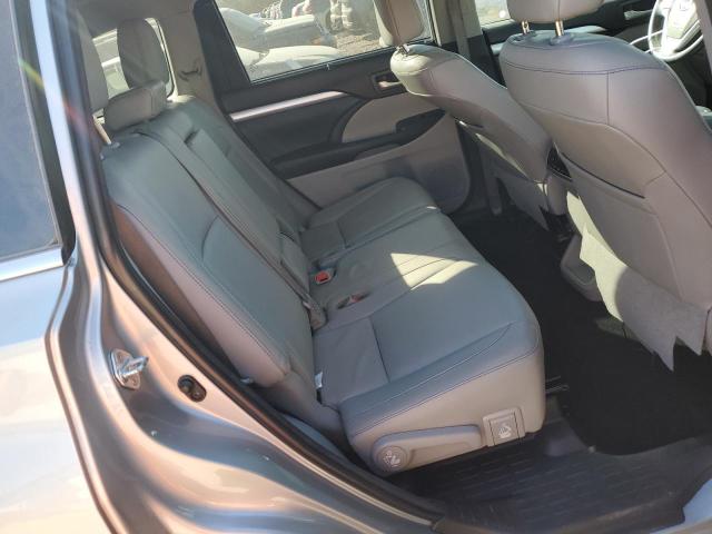 Photo 11 from auction – 2018 TOYOTA HIGHLANDER with VIN 5TDJZRFH2JS903647