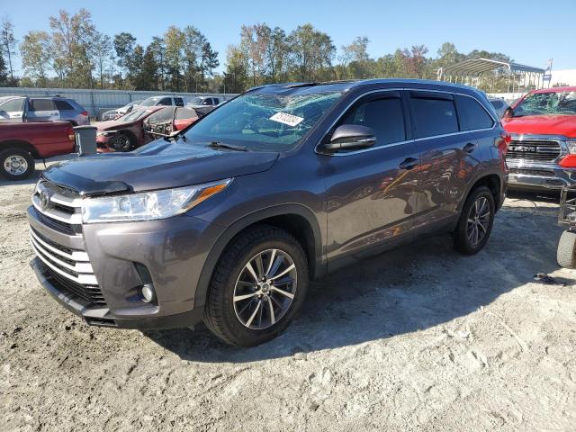 TOYOTA HIGHLANDER 2019 with VIN 5TDKZRFH7KS558704 - Photo from auction