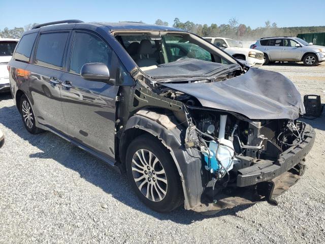 Photo 4 from auction – 2018 TOYOTA SIENNA XLE with VIN 5TDYZ3DC7JS935318