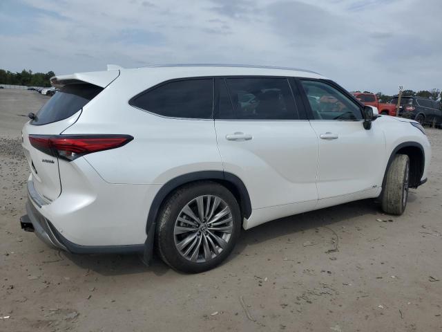 Photo 3 from auction – 2022 TOYOTA HIGHLANDER with VIN 5TDEBRCH6NS073125