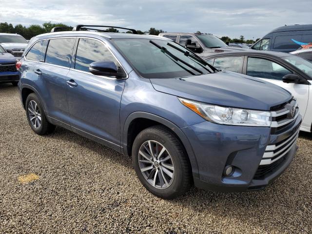 Photo 4 from auction – 2018 TOYOTA HIGHLANDER with VIN 5TDKZRFH6JS239289