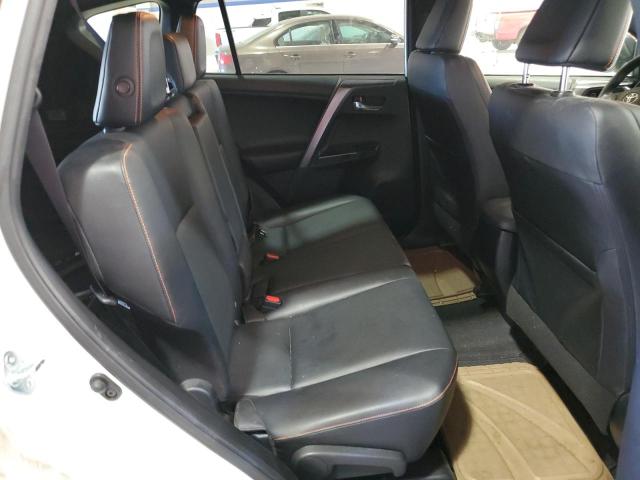 Photo 11 from auction – 2016 TOYOTA RAV4 SE with VIN JTMJFREV5GJ080993
