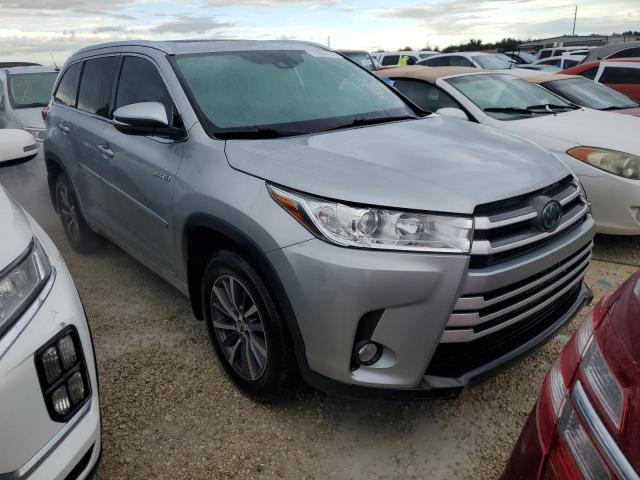 Photo 4 from auction – 2018 TOYOTA HIGHLANDER with VIN 5TDJGRFH8JS040942
