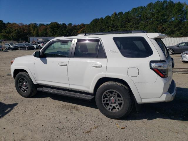 Photo 2 from auction – 2020 TOYOTA 4RUNNER SR with VIN JTEBU5JR0L5798588