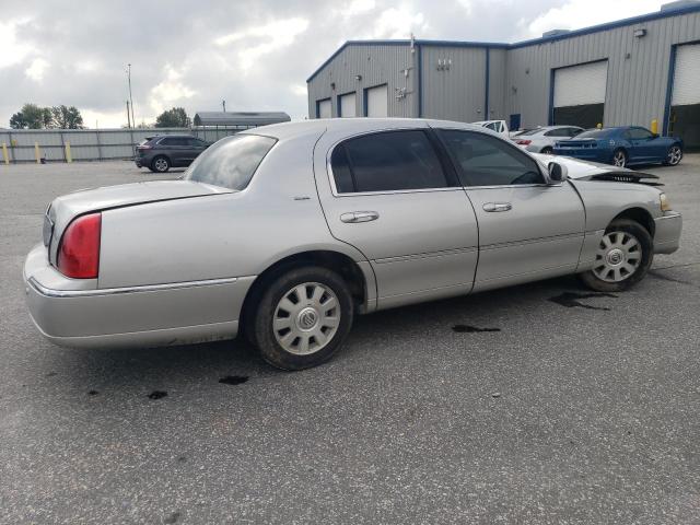 Photo 3 from auction – 2004 LINCOLN TOWN CAR U with VIN 1LNHM83W54Y625809