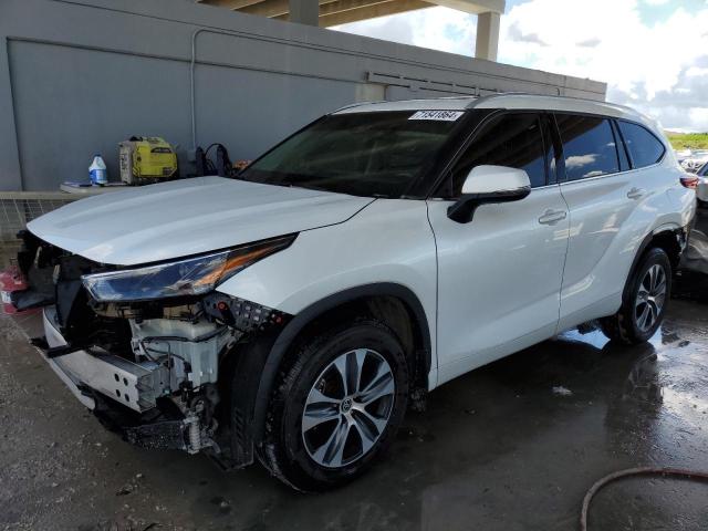 TOYOTA HIGHLANDER 2022 with VIN 5TDHZRBH7NS246273 - Photo from auction