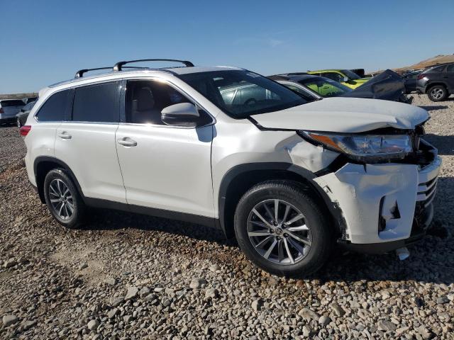 Photo 4 from auction – 2019 TOYOTA HIGHLANDER with VIN 5TDJZRFH4KS745832