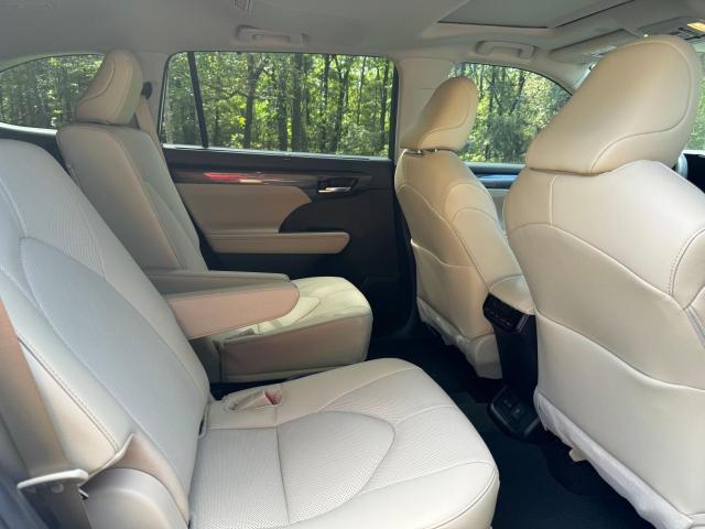 صورة رقم 6 من المزاد - 2023 TOYOTA HIGHLANDER مع VIN 5TDKDRAH9PS022981