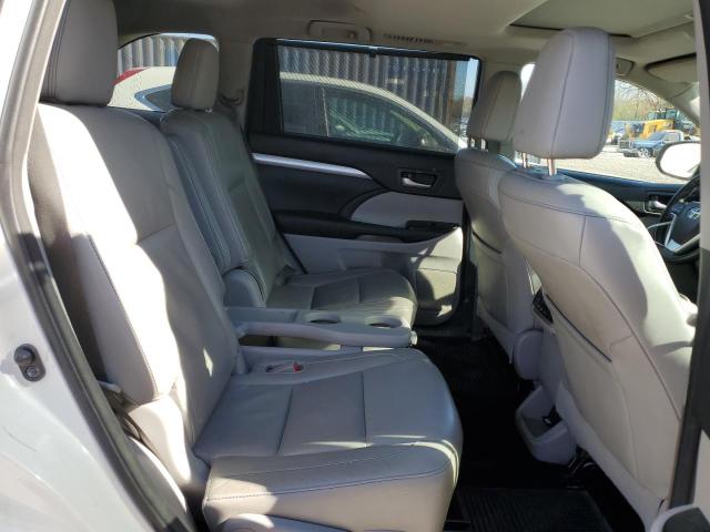Photo 11 from auction – 2015 TOYOTA HIGHLANDER with VIN 5TDJKRFHXFS144807