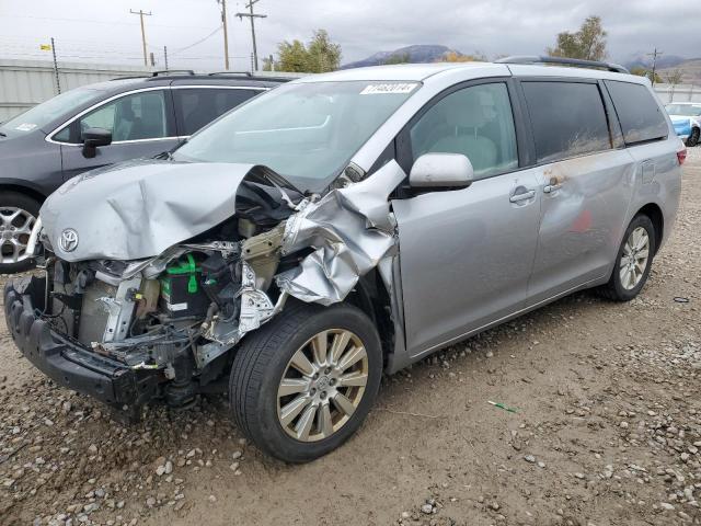 TOYOTA SIENNA LE 2017 with VIN 5TDJZ3DC3HS183175 - Photo from auction