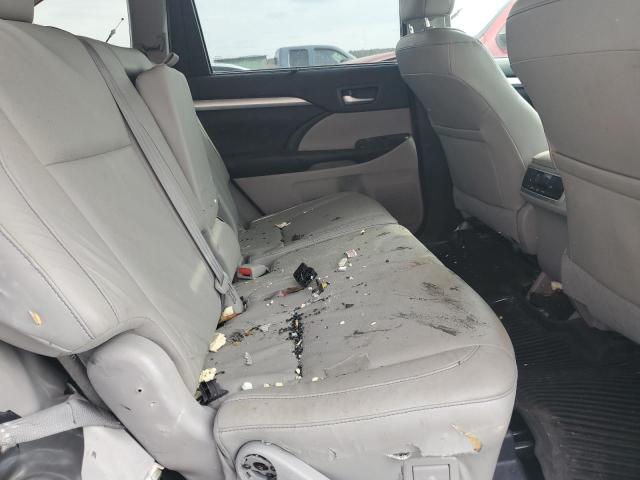 Photo 11 from auction – 2018 TOYOTA HIGHLANDER with VIN 5TDJZRFH1JS535316