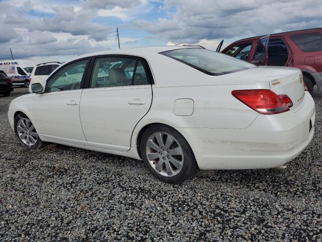 Photo 2 from auction – 2005 TOYOTA AVALON XL with VIN 4T1BK36B95U017775