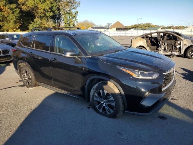 Photo 4 from auction – 2021 TOYOTA HIGHLANDER with VIN 5TDGZRBHXMS111377