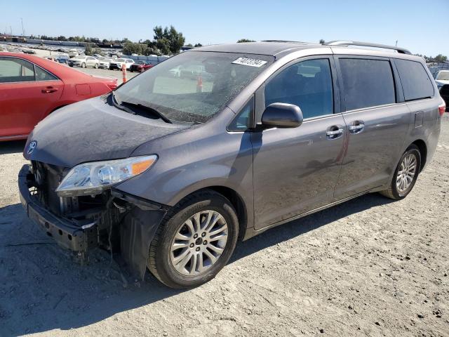 TOYOTA SIENNA XLE 2015 with VIN 5TDYK3DC6FS643140 - Photo from auction