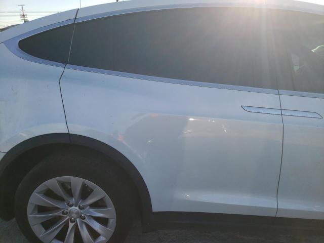 Photo 11 from auction – 2018 TESLA MODEL X with VIN 5YJXCAE26JF142412