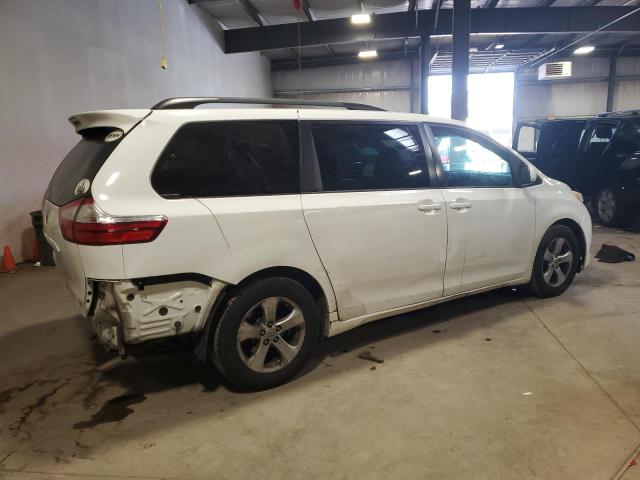 Photo 3 from auction – 2015 TOYOTA SIENNA LE with VIN 5TDKK3DC9FS574692