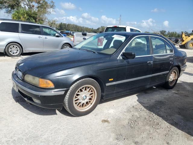 BMW 528 I AUTO 2000 مع رقم تعريف المركبة WBADM6340YGU16735 - صورة من المزاد