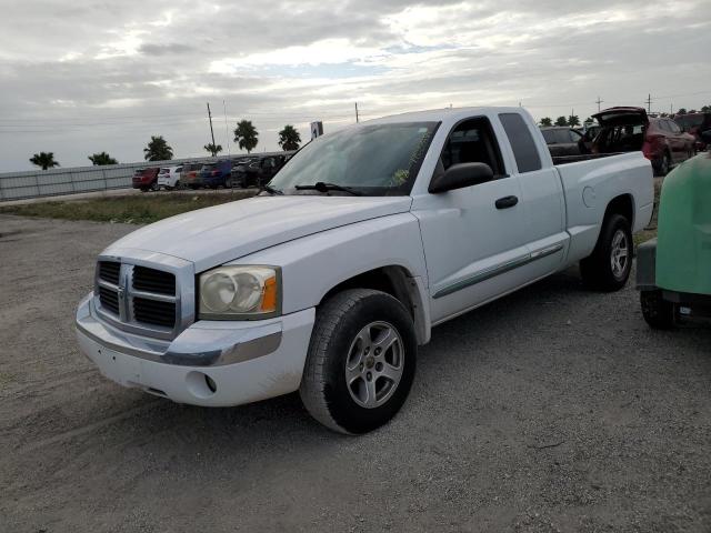 DODGE DAKOTA LAR 2005 with VIN 1D7HE52N95S230132 - Photo from auction