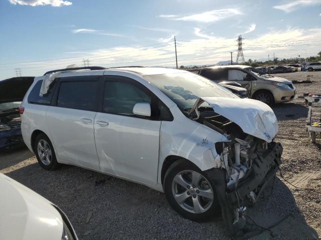 Photo 4 from auction – 2016 TOYOTA SIENNA LE with VIN 5TDKK3DC8GS727001