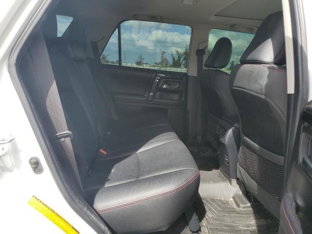 Photo 11 from auction – 2019 TOYOTA 4RUNNER SR with VIN JTEBU5JR7K5661856