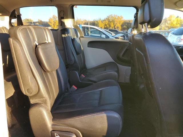 Photo 11 from auction – 2016 CHRYSLER TOWN & COU with VIN 2C4RC1BG2GR141313