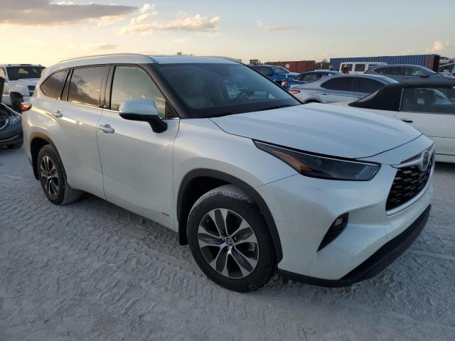 Photo 4 from auction – 2022 TOYOTA HIGHLANDER with VIN 5TDGBRCH7NS553926