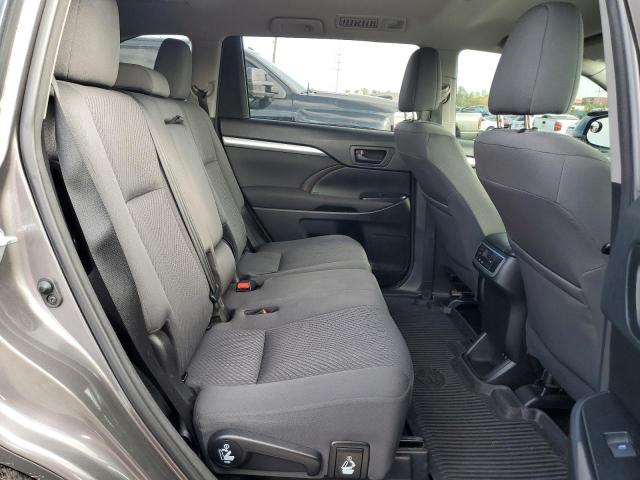 Photo 11 from auction – 2018 TOYOTA HIGHLANDER with VIN 5TDZARFH0JS038087