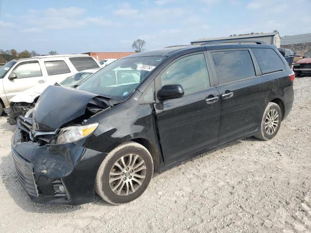 TOYOTA SIENNA XLE 2018 with VIN 5TDYZ3DC2JS909757 - Photo from auction