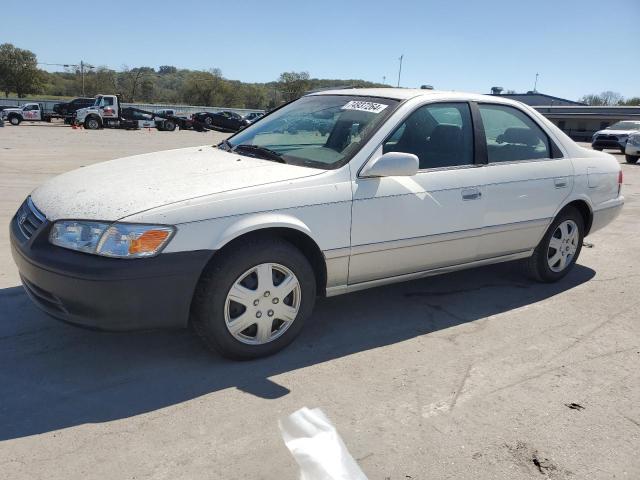 TOYOTA CAMRY CE 2000 with VIN 4T1BG22K2YU943652 - Photo from auction
