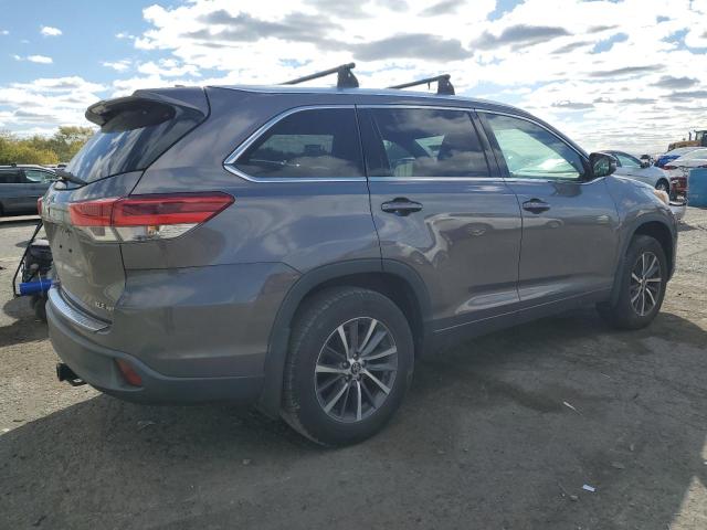 Photo 3 from auction – 2018 TOYOTA HIGHLANDER with VIN 5TDJZRFH2JS827573