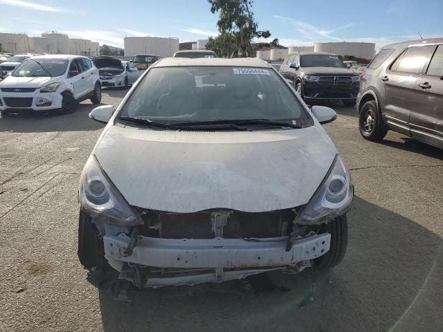 Photo 5 from auction – 2015 TOYOTA PRIUS C with VIN JTDKDTB32F1097288