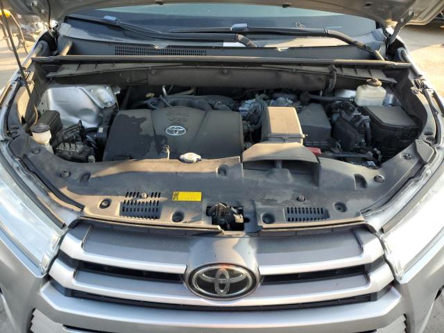 Photo 12 from auction – 2018 TOYOTA HIGHLANDER with VIN 5TDKZRFH3JS544121