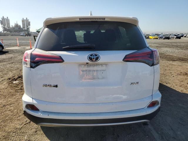 Photo 6 from auction – 2017 TOYOTA RAV4 XLE with VIN JTMWFREVXHJ143576