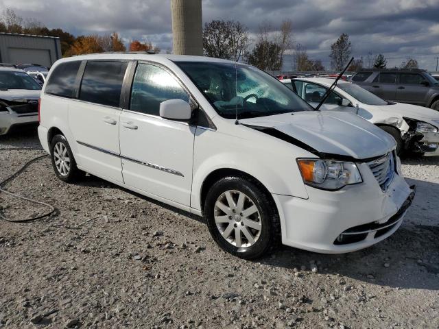 Photo 4 from auction – 2015 CHRYSLER TOWN & COU with VIN 2C4RC1BG3FR560236