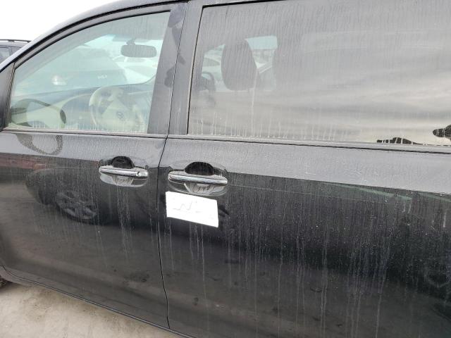 Photo 13 from auction – 2011 TOYOTA SIENNA XLE with VIN 5TDDK3DCXBS013324