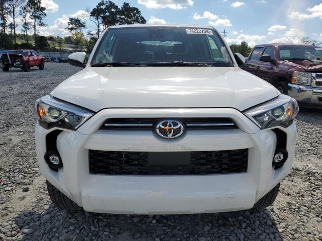 Photo 5 from auction – 2024 TOYOTA 4RUNNER SR with VIN JTEEU5JR0R5313176