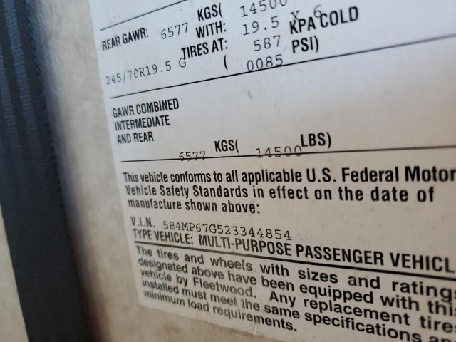 Photo 10 from auction – 2002 FLEE PACE ARROW with VIN 5B4MP67G523344854