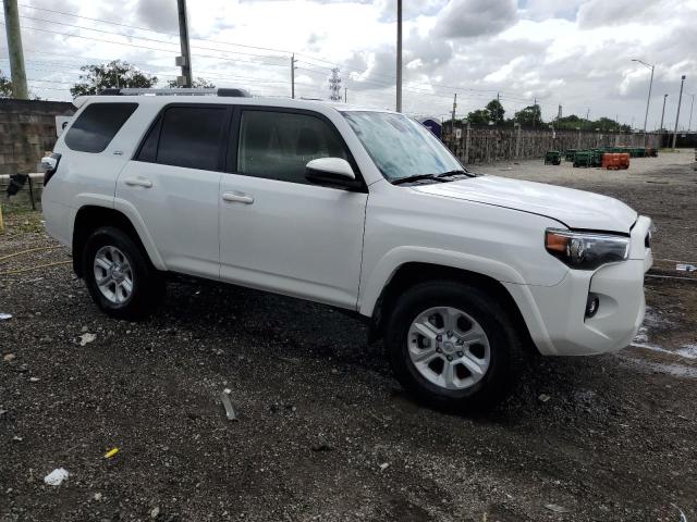 Photo 4 from auction – 2024 TOYOTA 4RUNNER SR with VIN JTEEU5JR5R5312394