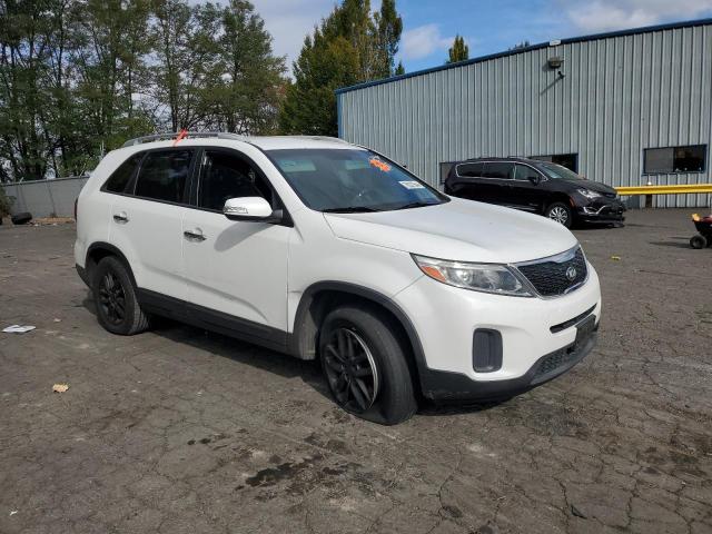 Photo 4 from auction – 2015 KIA SORENTO LX with VIN 5XYKT4A71FG631748
