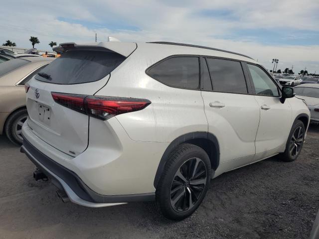 Photo 3 from auction – 2021 TOYOTA HIGHLANDER with VIN 5TDLZRAH0MS072248