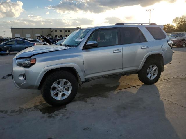 TOYOTA 4RUNNER SR 2019 with VIN JTEBU5JR5K5660866 - Photo from auction