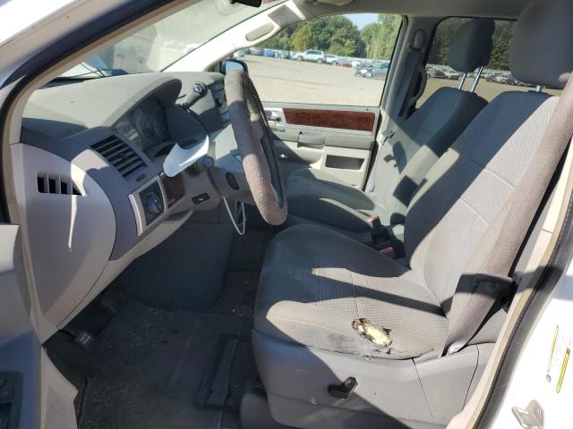 Photo 7 from auction – 2010 CHRYSLER TOWN & COU with VIN 2A4RR5D12AR284732