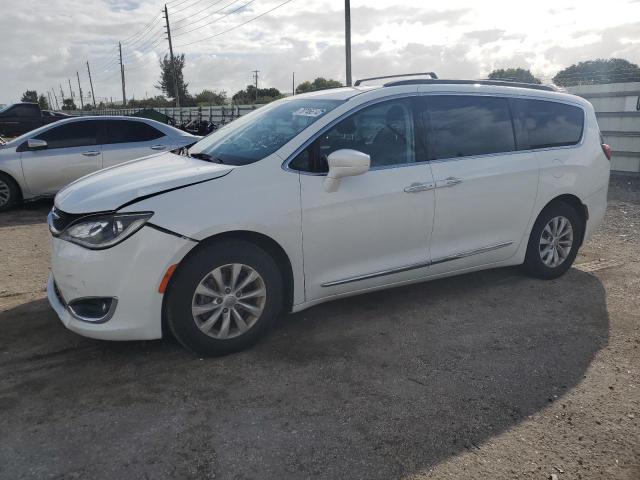 CHRYSLER PACIFICA T 2017 with VIN 2C4RC1BG4HR620771 - Photo from auction