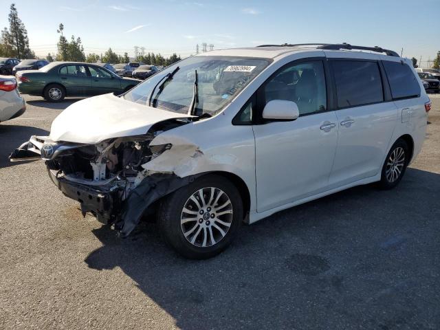 TOYOTA SIENNA XLE 2018 with VIN 5TDYZ3DC1JS932995 - Photo from auction