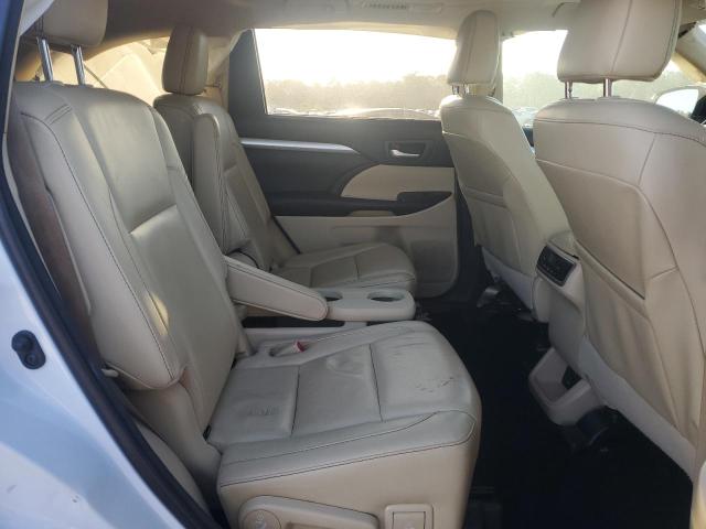 Photo 11 from auction – 2018 TOYOTA HIGHLANDER with VIN 5TDKZRFH0JS536106