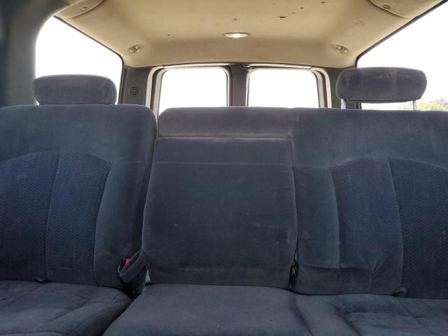 Photo 10 from auction – 2001 CHEVROLET SUBURBAN K with VIN 1GNFK16TX1J300689