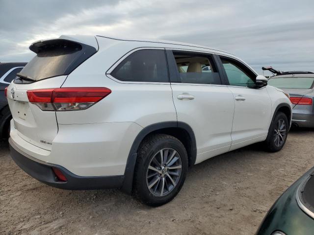 Photo 3 from auction – 2017 TOYOTA HIGHLANDER with VIN 5TDJZRFH6HS368820