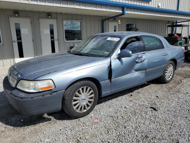 LINCOLN TOWN CAR S 2003 with VIN 1LNHM82W63Y700372 - Photo from auction
