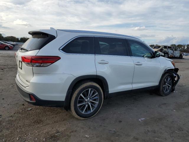 Photo 3 from auction – 2019 TOYOTA HIGHLANDER with VIN 5TDJZRFH9KS570753