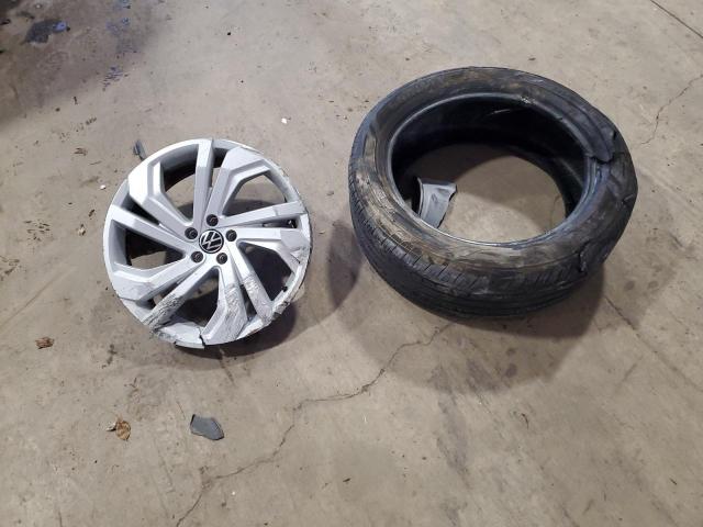 Photo 13 from auction – 2021 VOLKSWAGEN ATLAS CROS with VIN 1V2BC2CA3MC226892